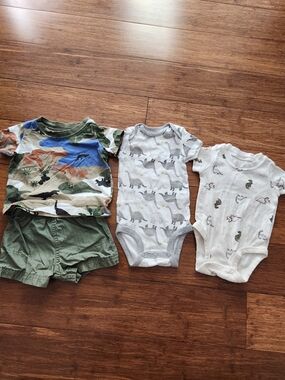 Lot Of 4 Carter's Baby Boys Dinosaur Themed Mix And Match Outfits, 0-3 Months